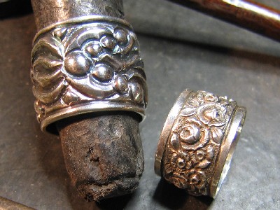 Anello cesellato