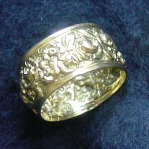 Anello cesellato